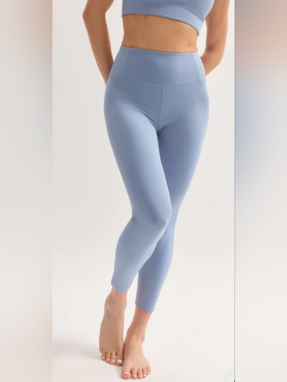 Like New Girlfriend Collective FLOAT Ultralight Leggings Light Blue Sz M